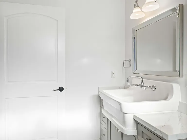 2813 Military Ave — Photo 24