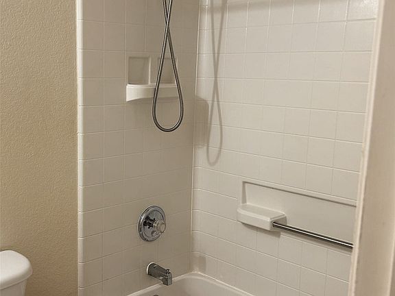 5th image of 10312 Lake Park Dr