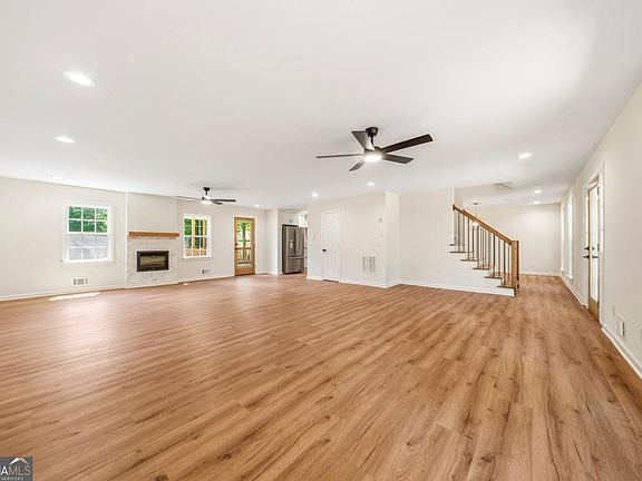 4th image of 3112 Greenfield Dr