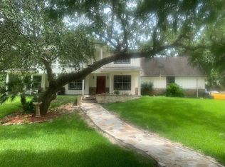 121 Old Plantation Rd, Angleton, TX 77515