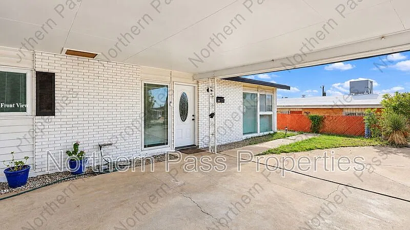 3 bed, 2.0 bath, 1386 sqft, $1,880 — Photo 2