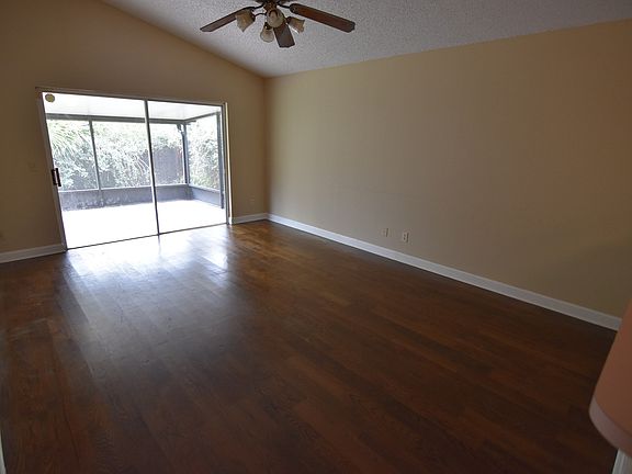 5th image of 1083 Kelly Creek Cir