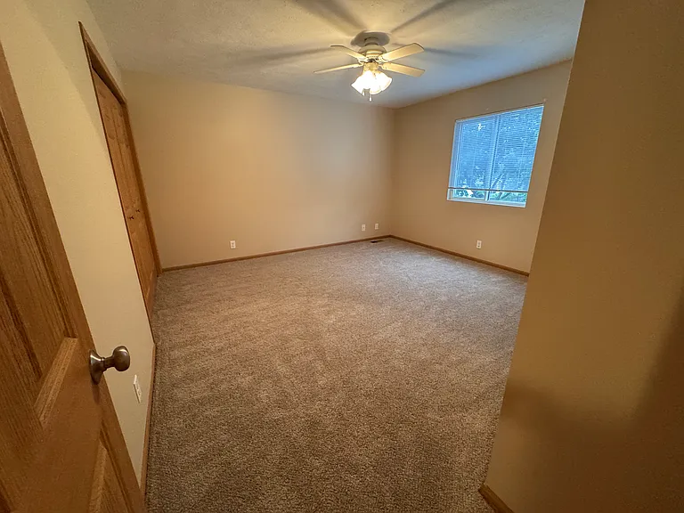 Upstairs Bedroom #4