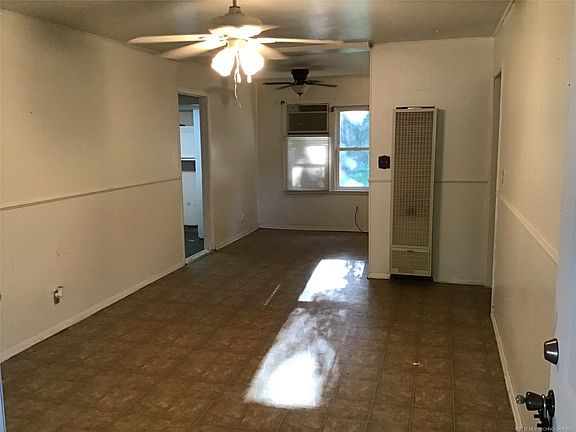 2nd image of 303 N Kentucky St