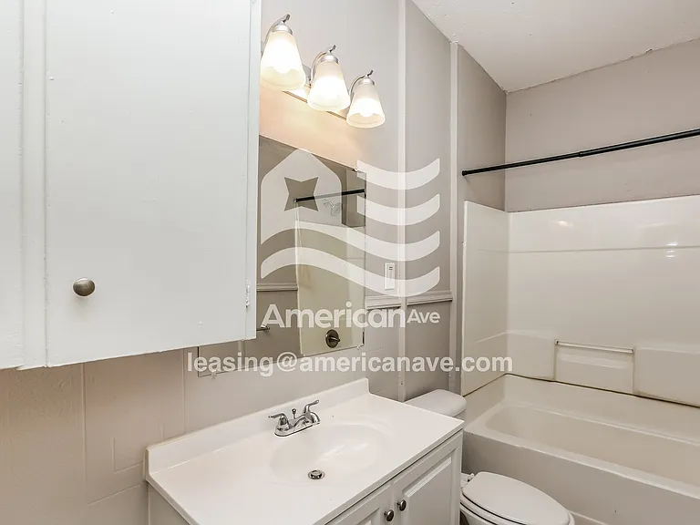 926055_014_wm_-_bathroom_13144246.jpg