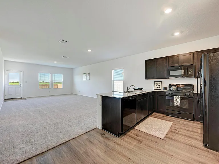 611 Halfmoon Dr — Photo 2