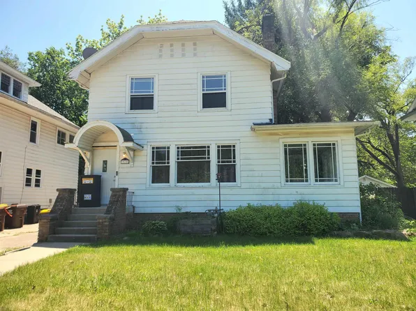 910 Garfield Ave, Rockford, IL 61103