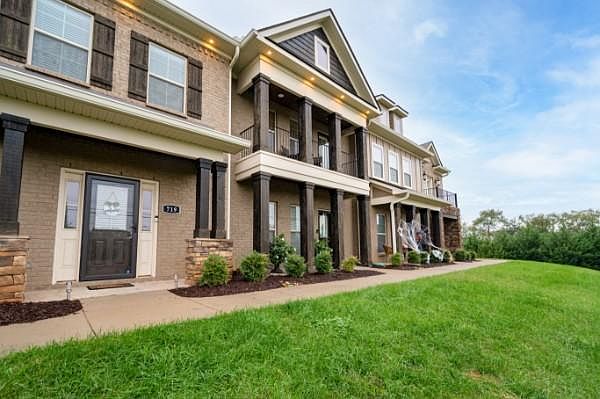Beautiful townhome in Generals Run gated community