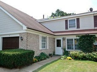 4 Bright Oaks Cir, Cary, IL 60013