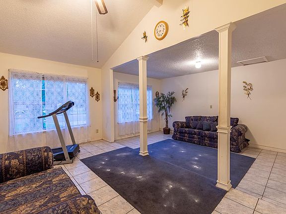 4th image of 1223 Royal Haven Dr