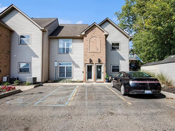 40 Park Island Dr, Lake Orion, MI 48362