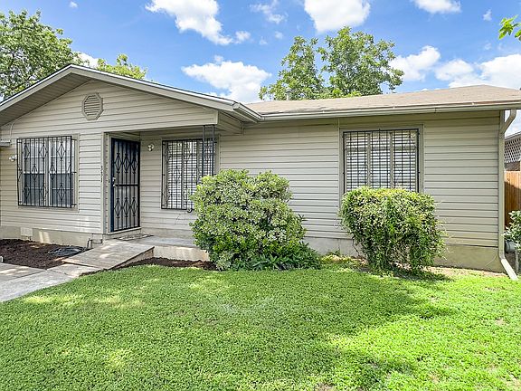 2nd image of 331 Aaron Pl