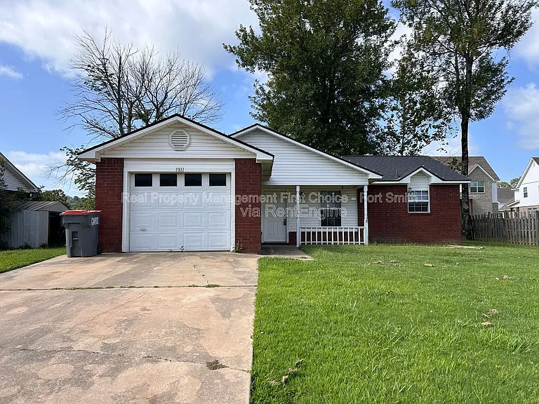 1911 Whippoorwill Dr — Photo 1