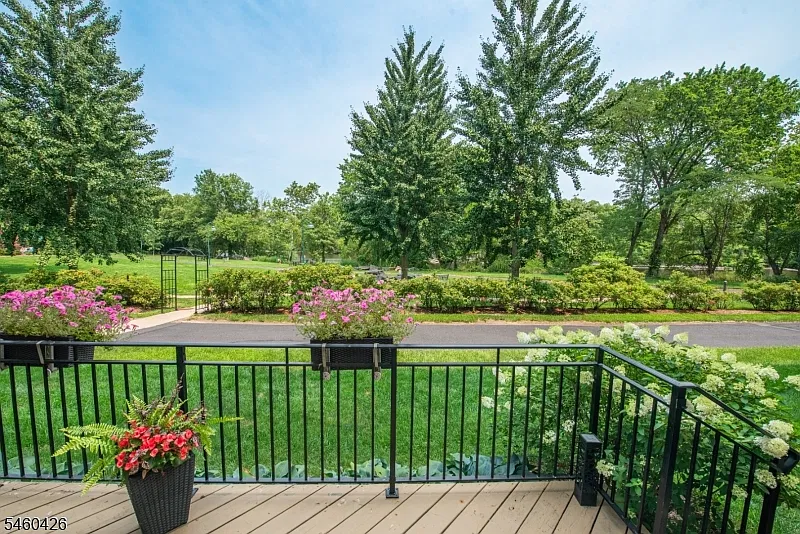 1 bed, 1.5 bath, $3,500 — Photo 2