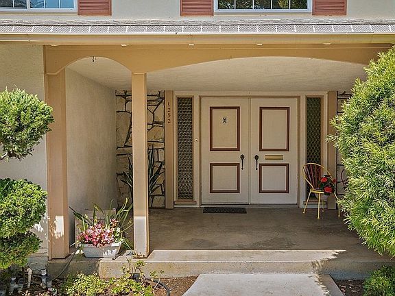 3rd image of 1252 Drake Cir