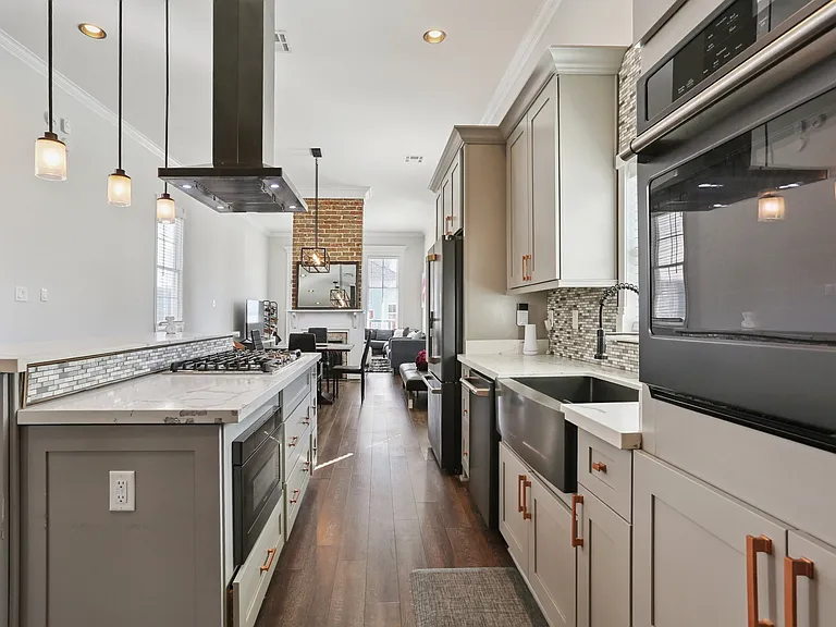 1102 Adams St — Photo 11
