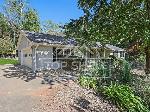 4th image of 4684 Ben Hill Dr