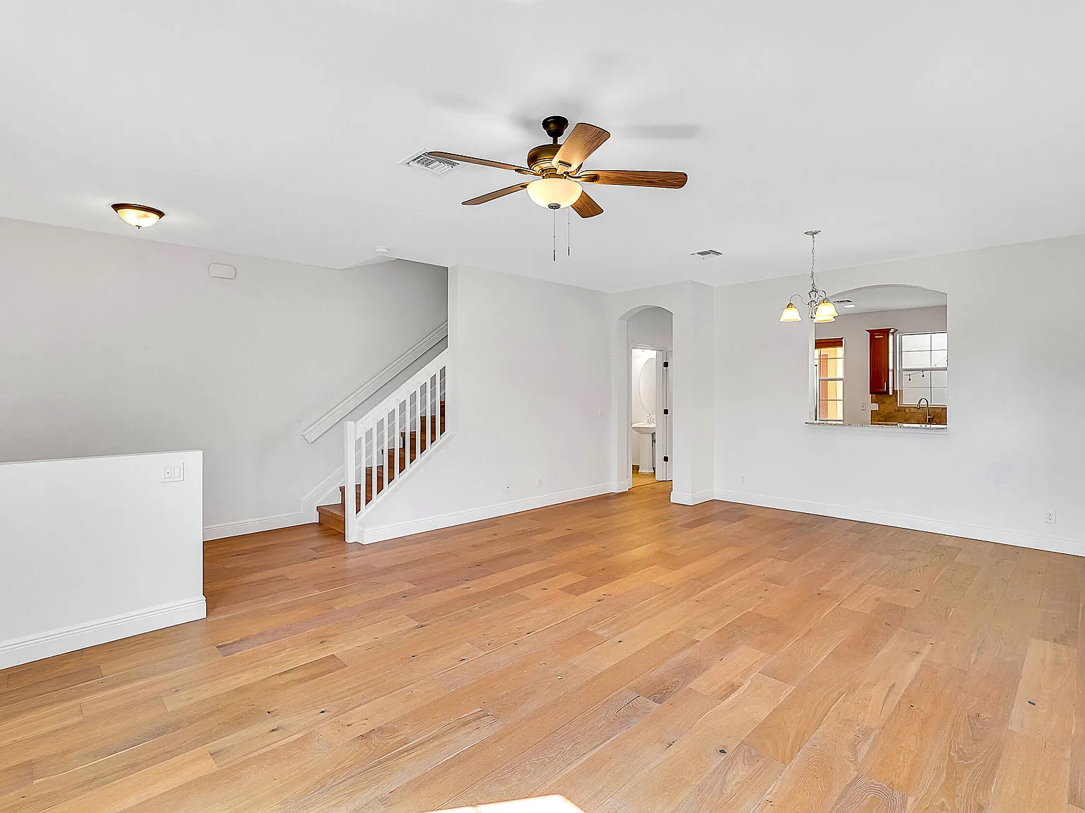 3 bed, 2.5 bath, 2310 sqft, $4,300 — Photo 2