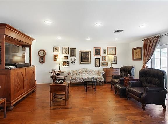 3rd image of 4413 Courtland Dr