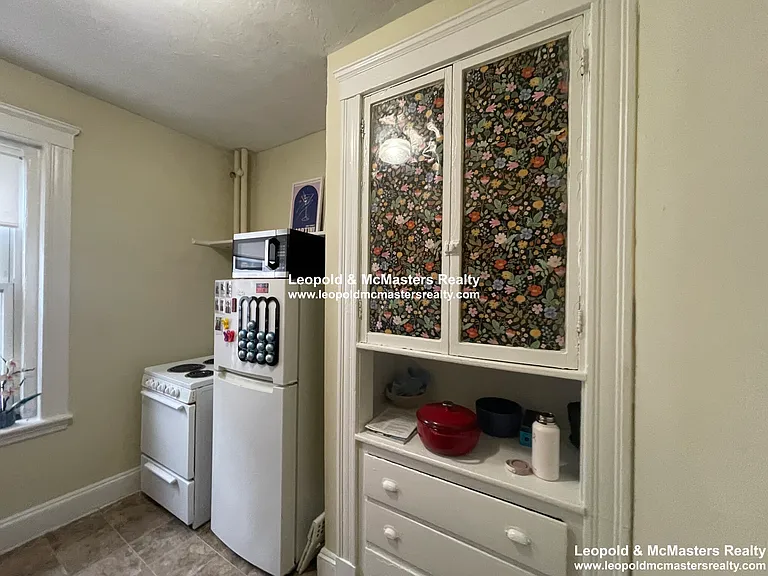 Kelton Street Apartments — Photo 9