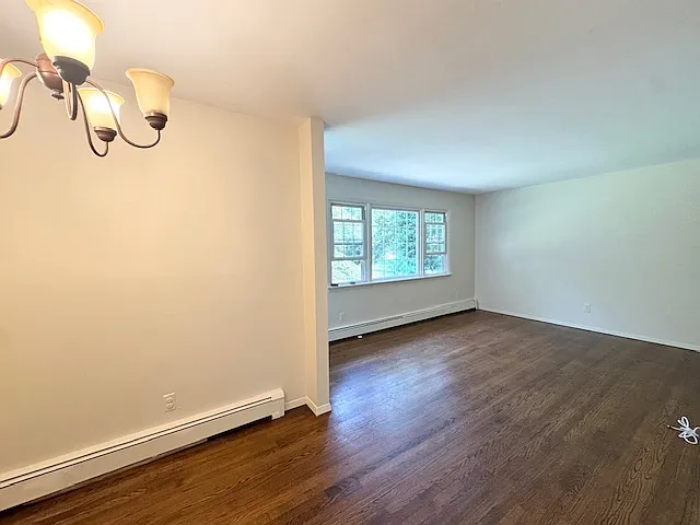402 Thompson St — Photo 3