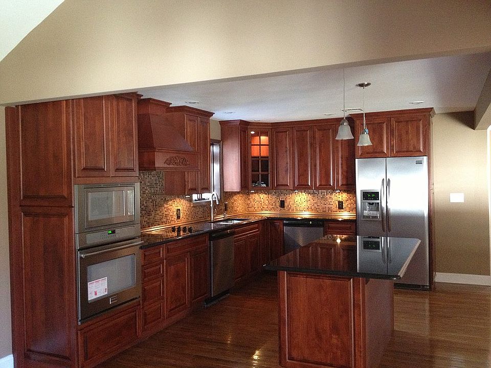 1st image of 834 Ibsen St