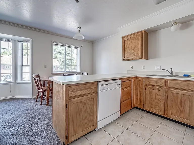 949 N University Ave #17 — Photo 6