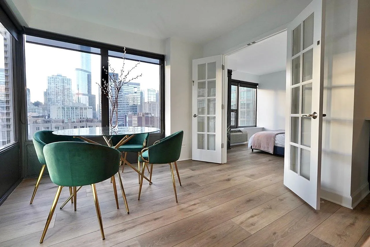 30 E Huron St — Photo 2