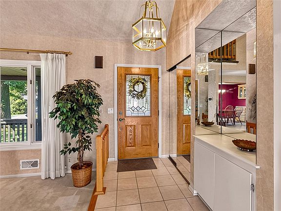 5th image of 180 Apple Creek Ln