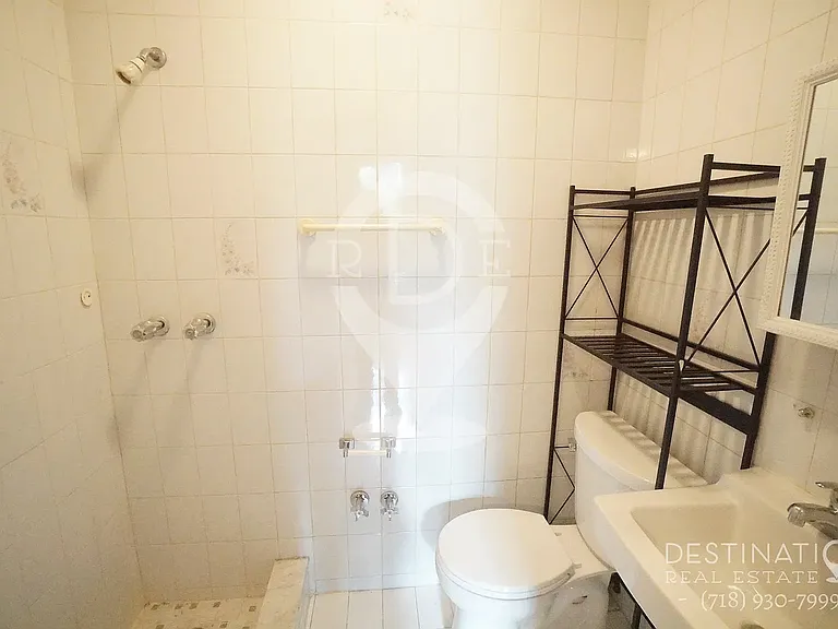 387 Clinton St #1R — Photo 8