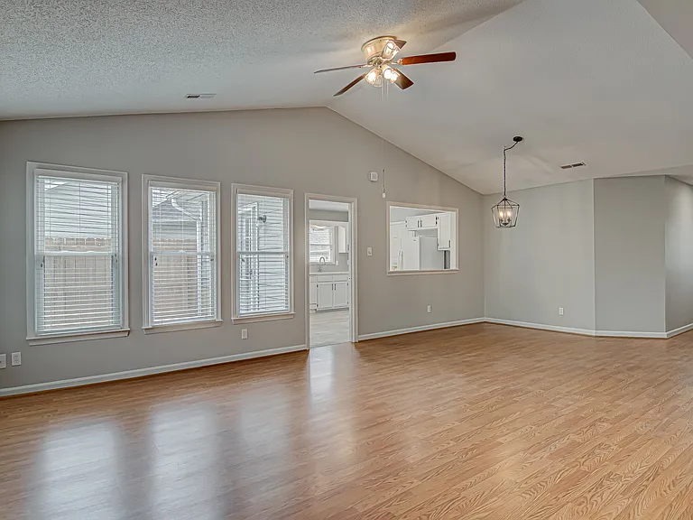 5022 Heathridge Ter — Photo 4