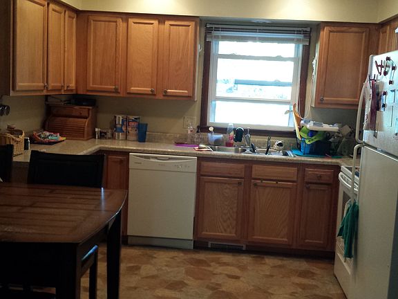 3rd image of 425 SW Westlawn Dr