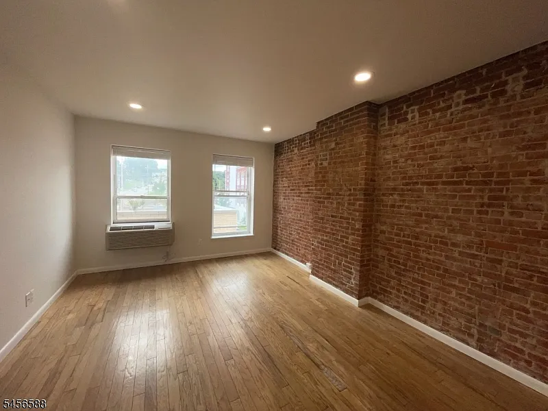 1 bed, 1.0 bath, $1,950 — Photo 2
