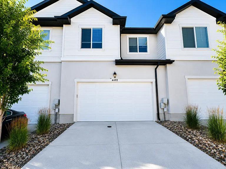4492 W Watchmen Way — Photo 2
