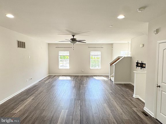 5th image of 312 Wilkinson Dr #6