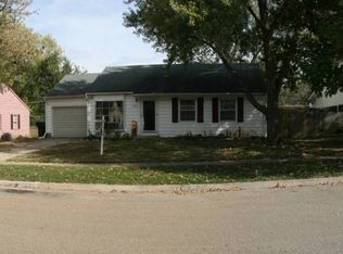 2816 SW Hillcrest Rd, Topeka, KS 66614
