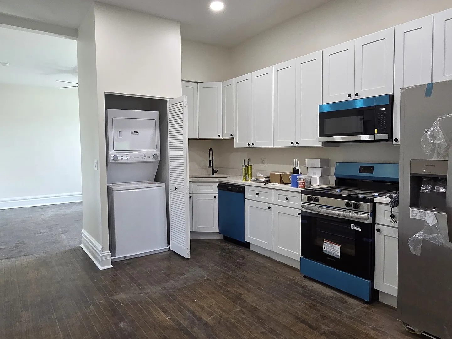 2 bed, 700 sqft, $1,850 — Photo 2
