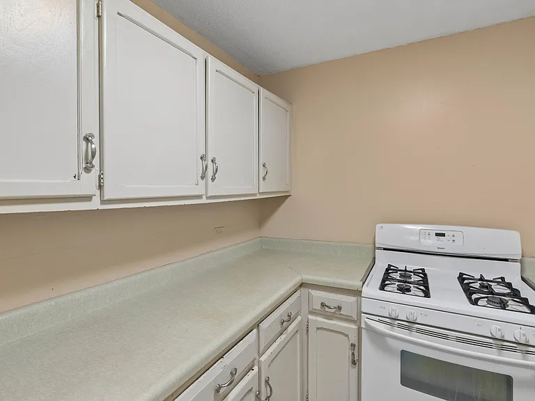 2211 S Stewart Ave #1A — Photo 11