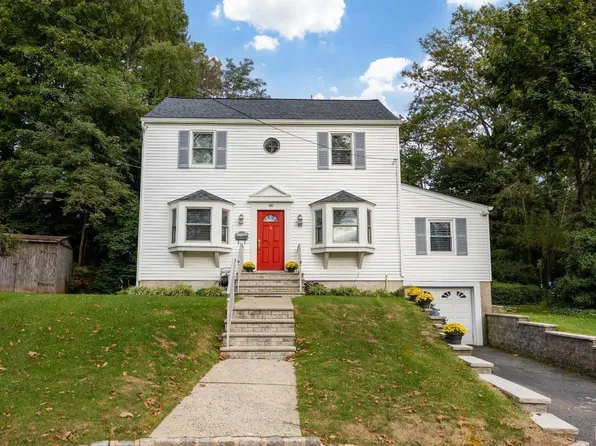 90 1st St, Edison, NJ 08837