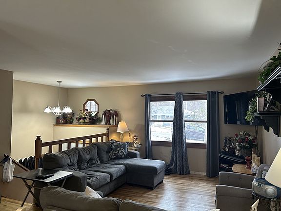 4th image of 5219 Maplehill Dr