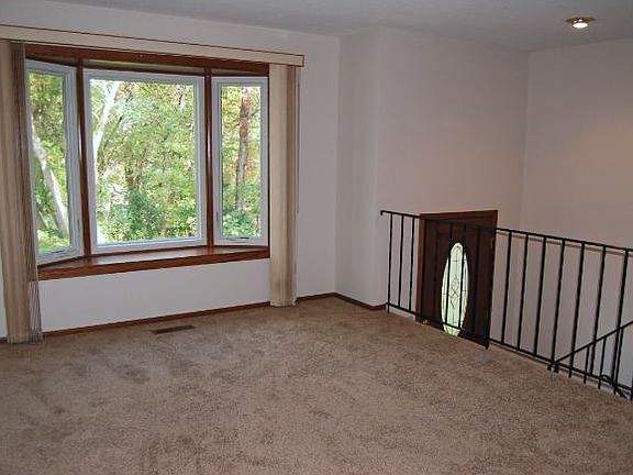 4th image of 1178 Suburban Ave