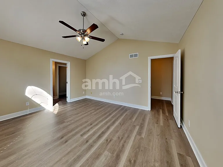 516 Longview St — Photo 9