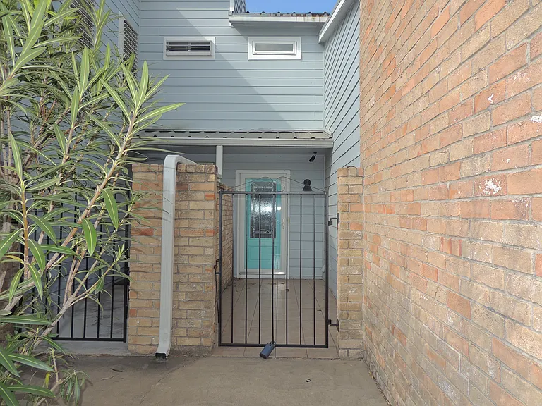 1461 Moore Ave #1 — Photo 7