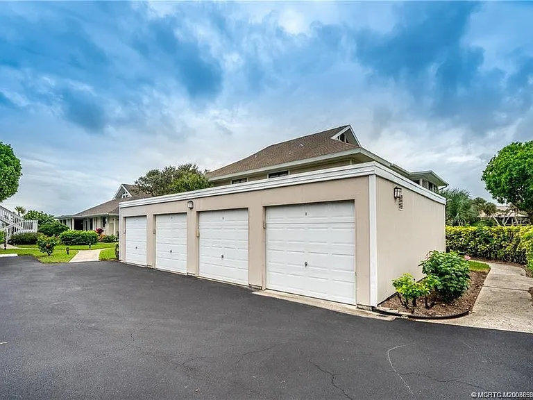 310 NE Golfview Cir #310 — Photo 20
