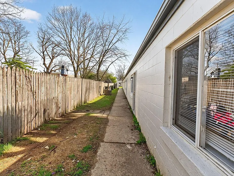 409 Ryan Ave #B — Photo 14