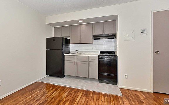 4th image of 75 Sussex St #2B