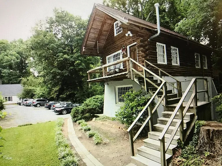 602 S Columbia St — Photo 17