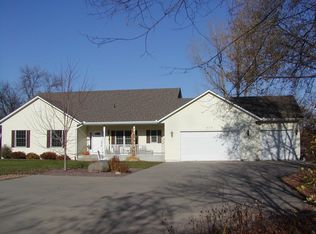 828 E Forest St, Belle Plaine, MN 56011