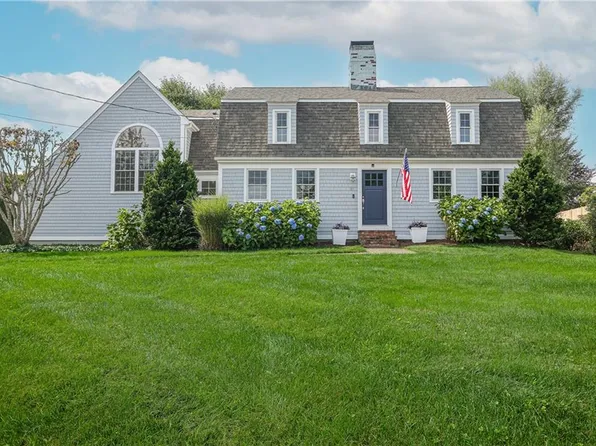 81 Ashurst Ave, Middletown, RI 02842