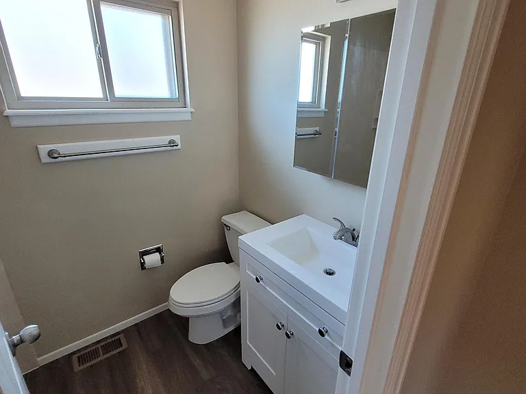 Full bath upstairs